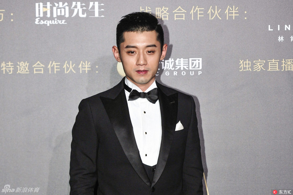 皮蓬前妻与闺蜜大秀前凸后翘曲线 _ 新浪图片