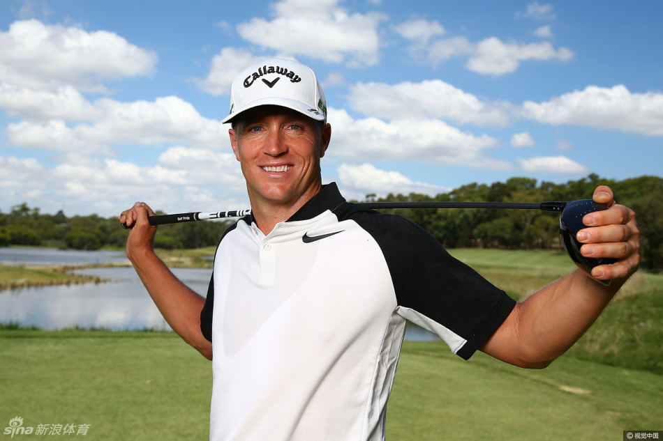 瑞典名将亚历山大·诺伦凝视远方，目光坚定，尽显赛场王者风范。