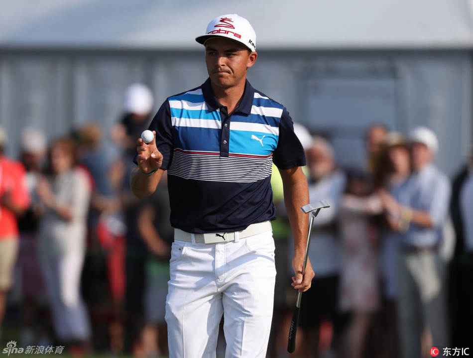 福勒在‘金熊陷阱’水边冷静救球，彰显大将风范