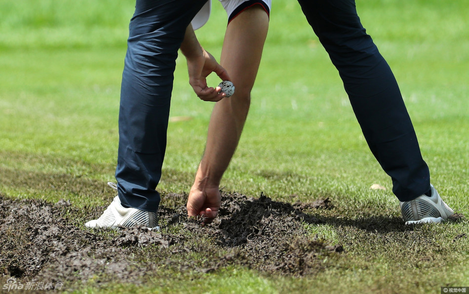 夺冠瞬间,菲恰德激动地高举双臂仰天长啸,尽情释放积压四年的压力与渴望