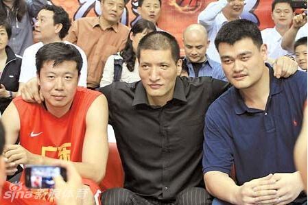 巴特尔与姚明的友情岁月_高清图集_新浪网