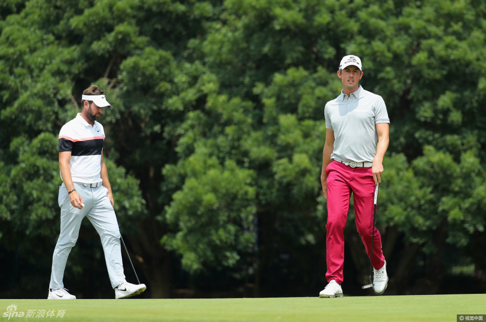 夺冠后，伯梅斯特被团队成员高高抛向空中，背景是南非湛蓝的天空，这一刻，所有的努力和等待都化为了纯粹的快乐。