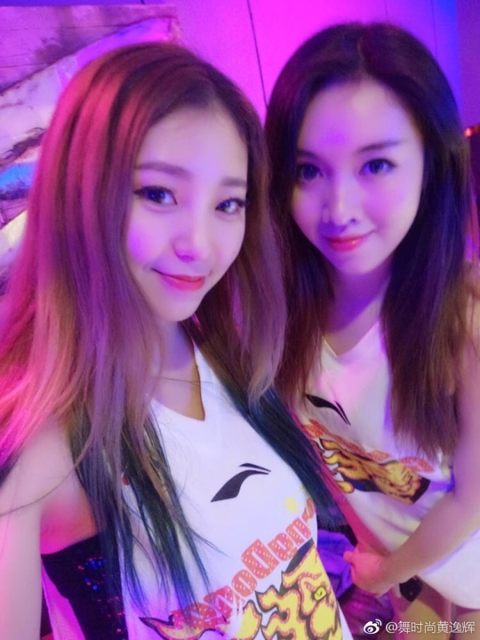 广东啦啦队美女私房照_高清图集_新浪网
