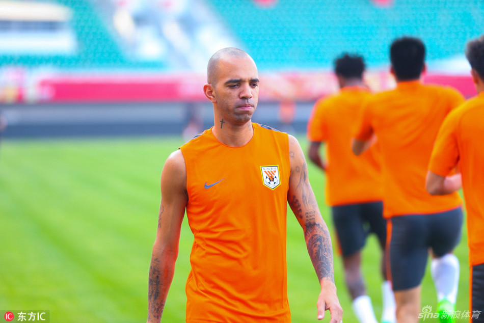 奇才榜眼萨尔用75场砍下1000分100三分100帽，仅次于文班切特