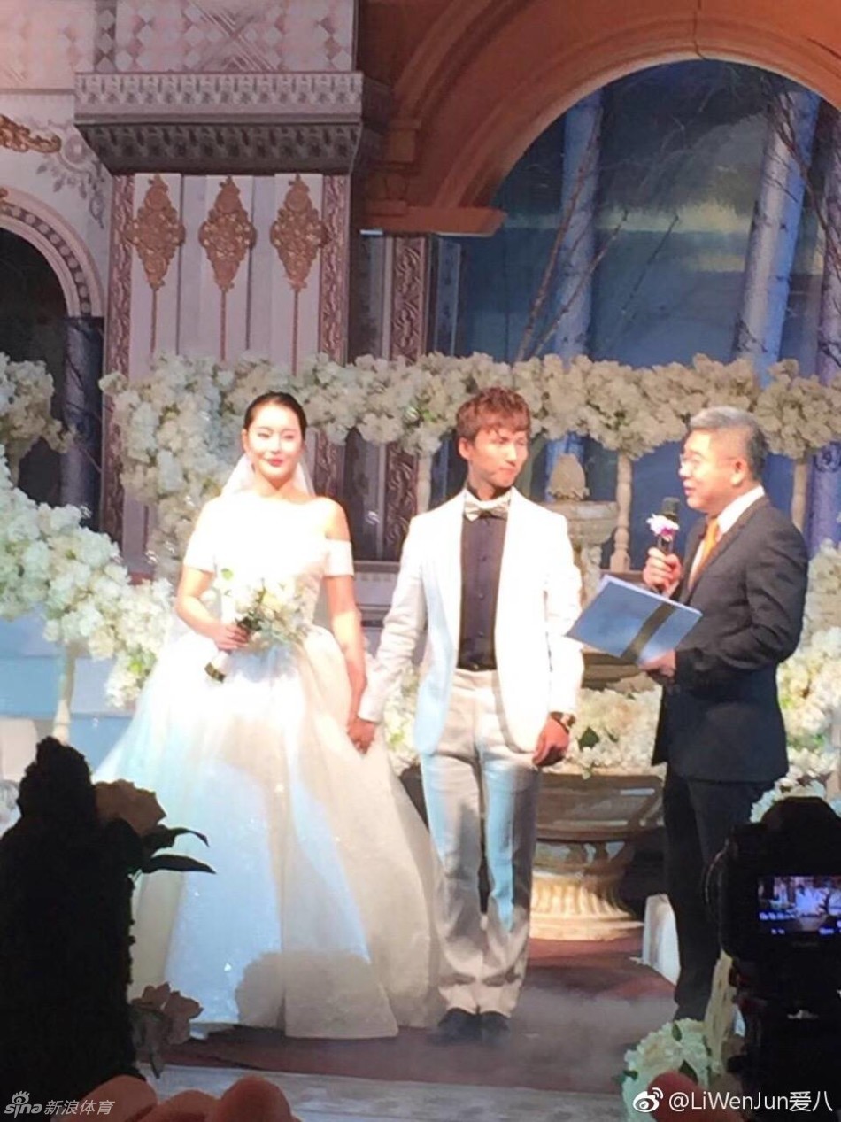 华夏国脚尹鸿博在家乡长春大婚,张呈栋任航等俱乐部队友出席婚礼