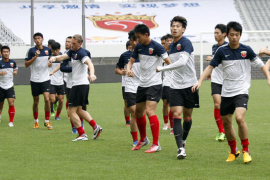 [流言板]愛德華茲關鍵時刻兩罰不中，森林狼領先1分太陽球權