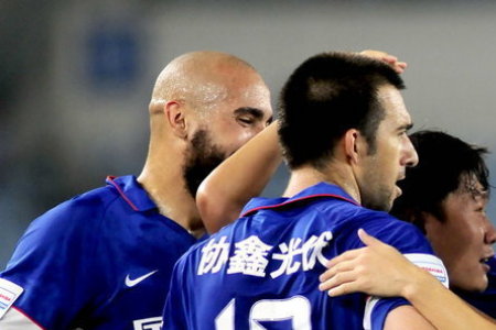 前場籃板隨便搶，但火箭內線老將在對手籃下就是死活擱不進去？