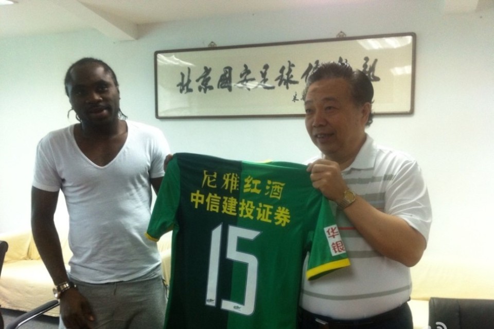 比打首发强！克莱上半场5中3得8分3板1助1断 三分4中2