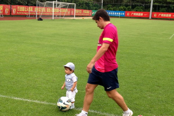 打得郁悶！布克被各種包夾&18中4拿到10分16助9失誤 末節6犯