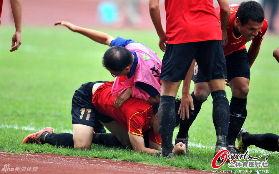 shy粉和uzi粉公認，兩個神都是被meiko打退役的