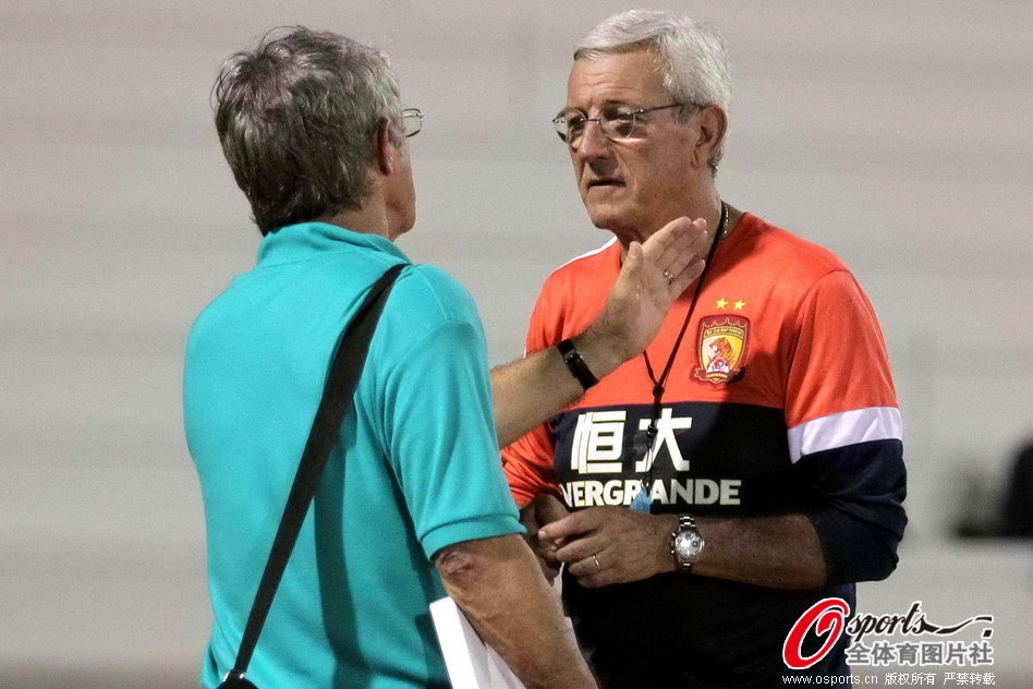 队报：巴黎在考虑引进一名右路后防多面手，有意埃里克