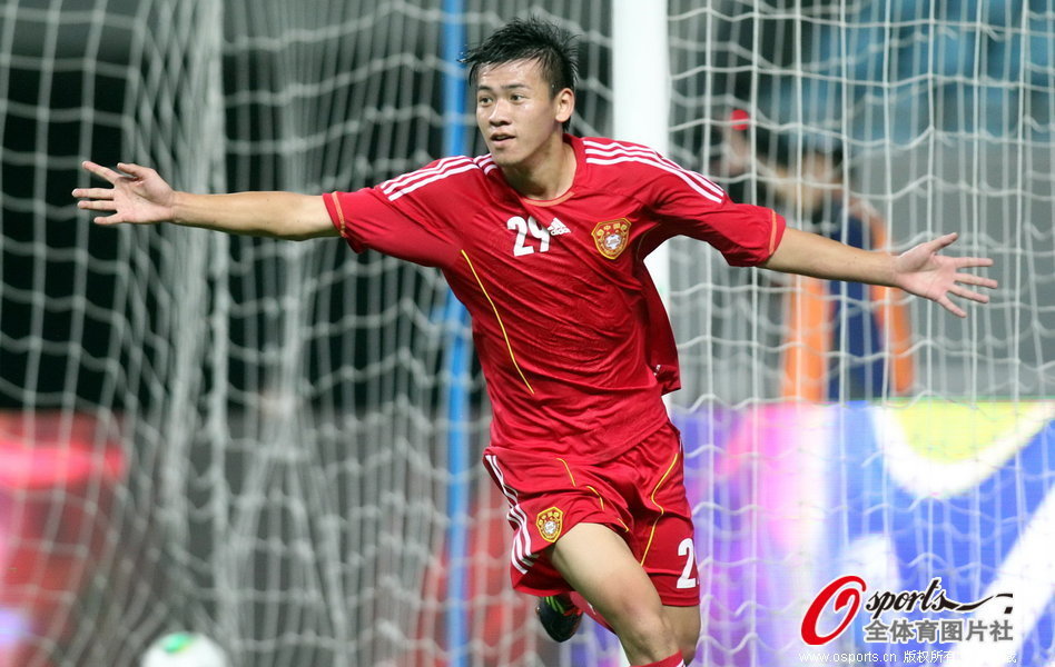 阿斯：巴萨本赛季球场外事务增多，弗里克比上赛季更加情绪化