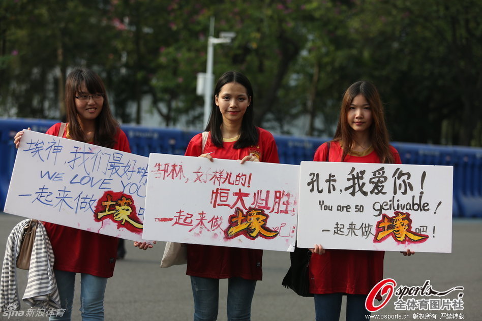 零食与赢球更配！“小辣椒”们大胜后分享快乐篮球