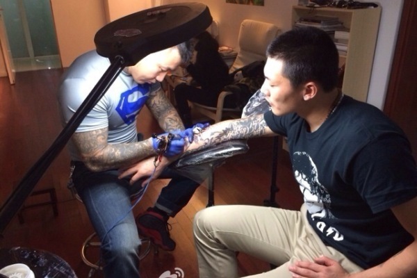 ?？怂?6+9沃克生涯新高38分 馬刺主場力克老鷹