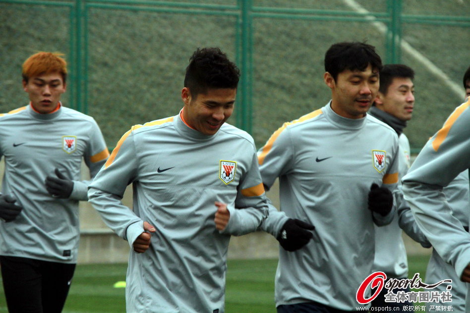 著名足球評論員劉越批評上海海港不厚道，調戲其它中超球隊。