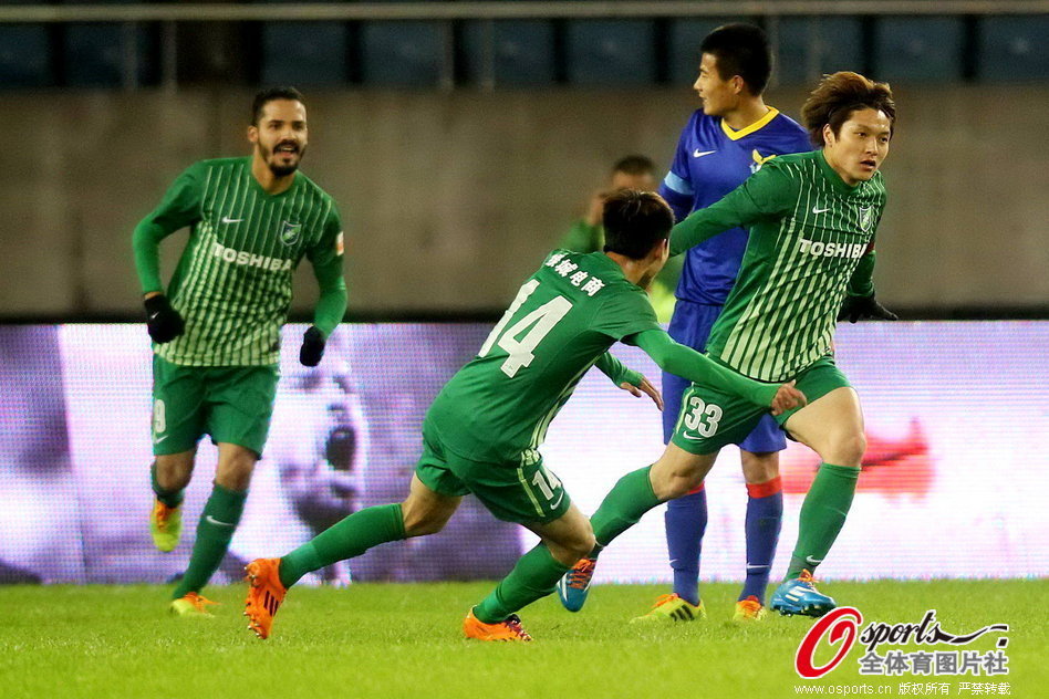 基德谈让克莱替补：场上多个控卫时我们情况不错 他对此没问题