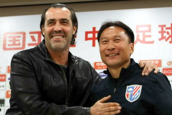 廠長出來走兩步