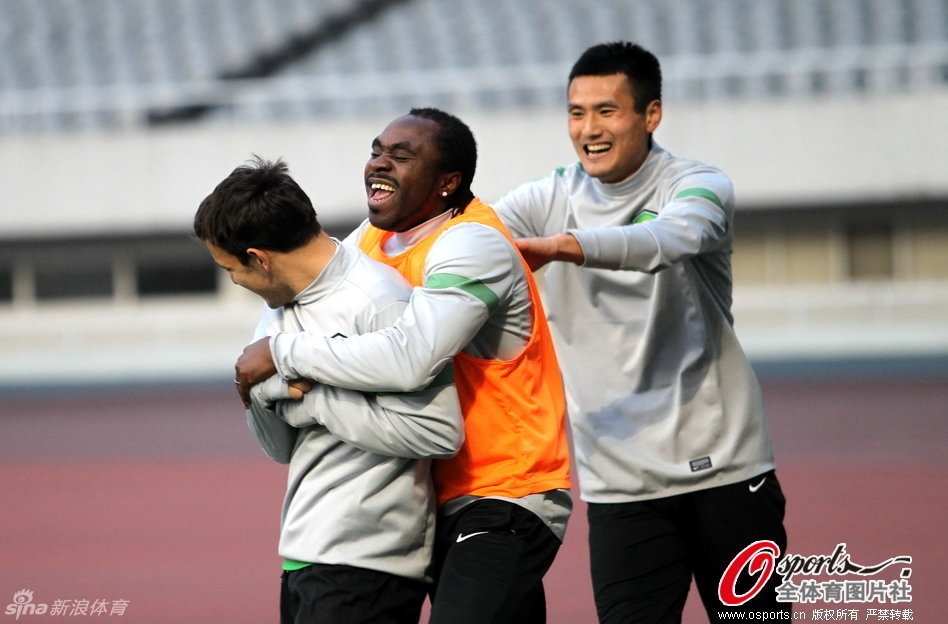 “大巴黎”球星杜埃获得2025欧洲金童奖