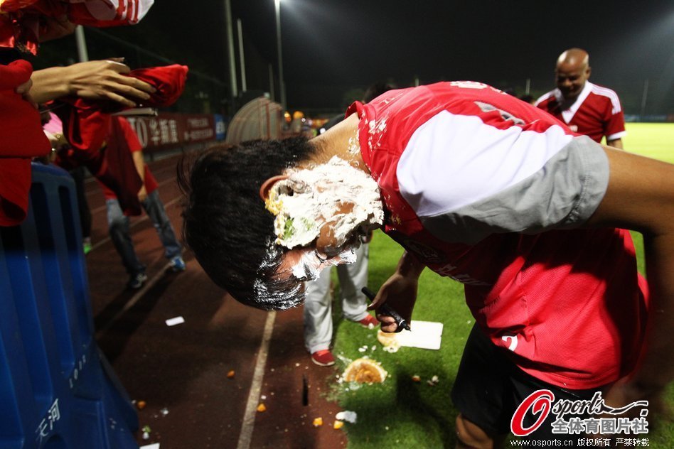 申花队1比0赢球 今年中超争冠战又是上海德比