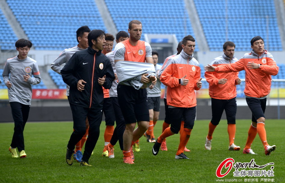 梅西附体！安东尼欧联超车后1V3吊射 10场6球2助打脸曼联+巴西队