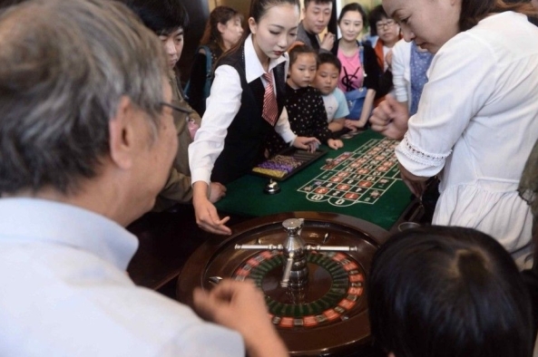 好事成雙！B費vs埃弗頓打進的任意球當選曼聯2月最佳進球