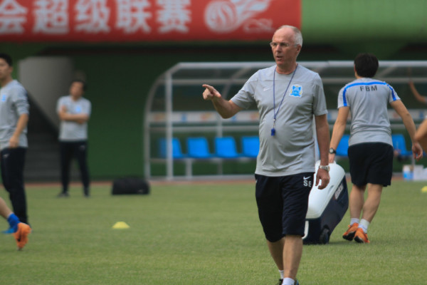 [流言板]卢：现在联盟人人都会投三分，想及时补位到每个点非常困难