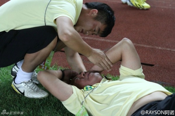 不应该！克莱关键时刻出现脱手失误 独行侠白白送出球权