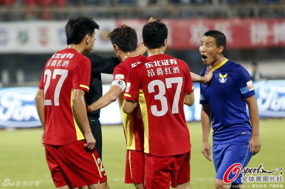 Uzi，C罗，詹姆斯，三个领域的人气王，谁最名不副实？