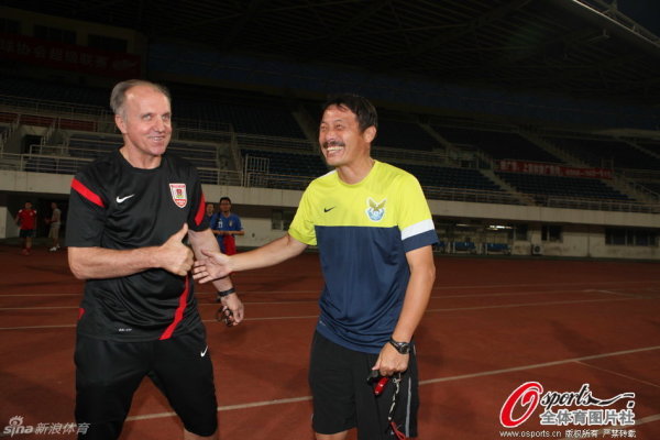 扬科维奇：我和邵佳一很早就认识，他兼具中欧足球特质