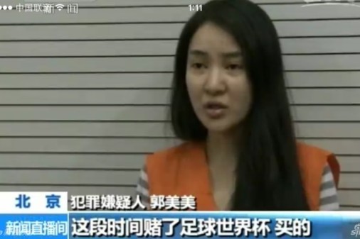 罕见啊！霍伊伦进球后滕哈赫激动非常，振臂高呼环抱助教连拍胸脯