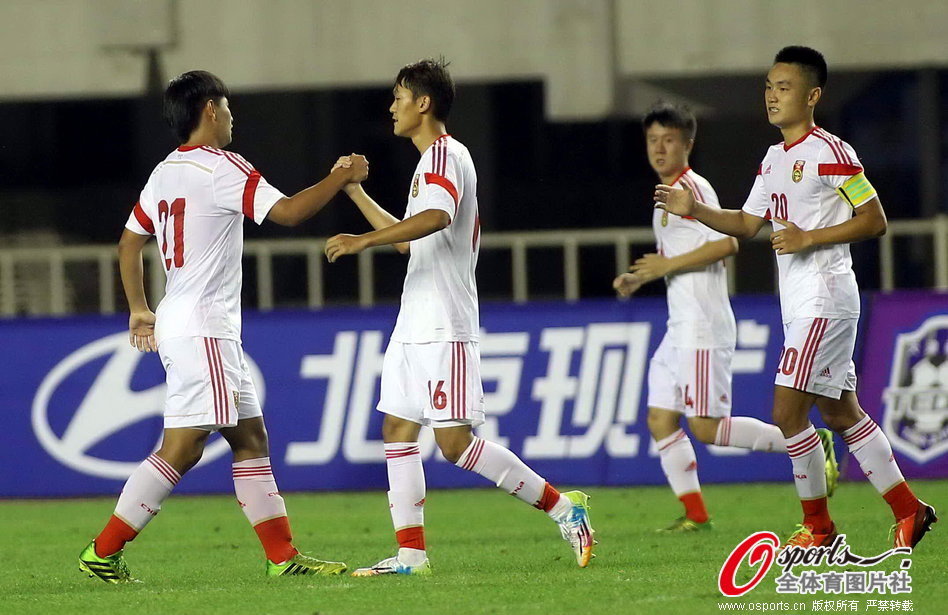 沪媒：邵佳一成年队执教时间太短 选聘模式难以找到合适的外教