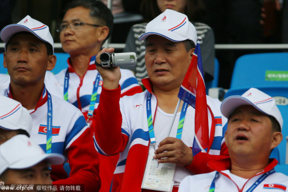 不敢怠慢！約基奇籃下防守申京被吹推人犯規 吃到個人第四犯