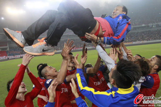 尽力局！哈克斯替补26分钟 14中9拿到21分3板2助