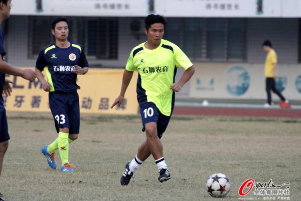 媒体人：邵佳一的最大优势是超级省钱，欧洲教练起步价是100万欧