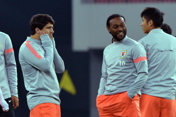 强烈的压迫感！雄鹿官方晒出了明天NBA杯比赛的球场涂装！