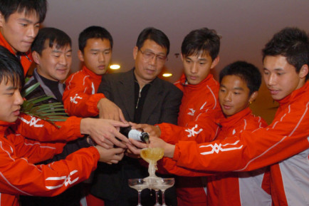 [流言板]比尔赛季至今场均7.4分1.0板1.4助，未来5年还能白拿9700万