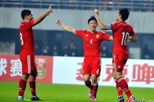 灵性！国安角球开出，塞尔吉尼奥背身机敏一蹭破门！