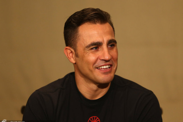 记者谈邵佳一：连续逼平海港的教练不多，若更多沉淀再带国足更好