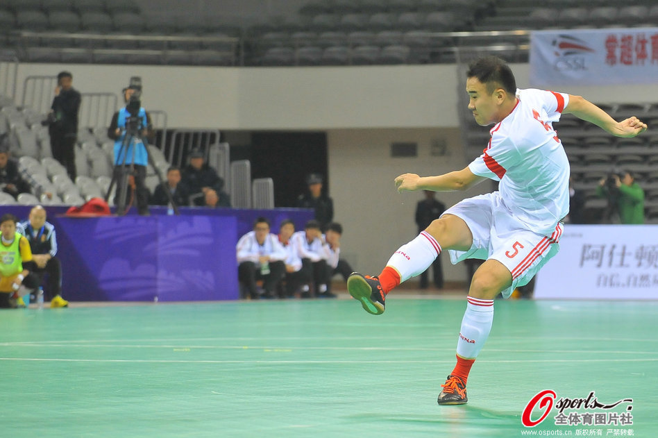 经济观察报：国足选洋帅的经费仅有150万美元，远不及中超名帅