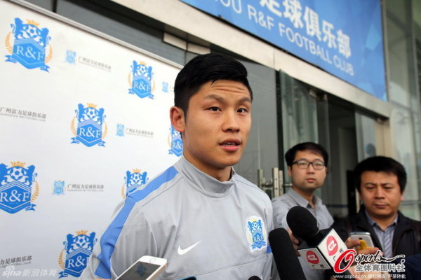 圖啥？蘭德爾后場莫名摟一把吉萊斯皮 被吹轉換犯規&送一罰一擲