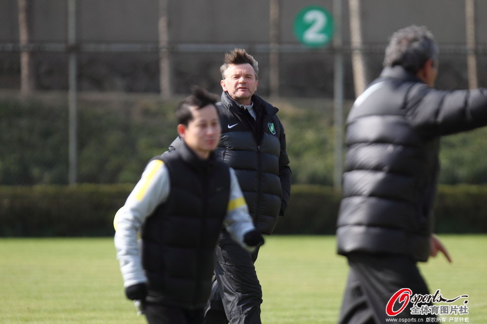 还是少帅！青岛记者：前国足队长郑智有望执教西海岸，接替邵佳一