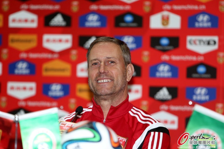 你能防住我？愛德華茲干拔三分命中后 各種垃圾話狂噴狄龍！