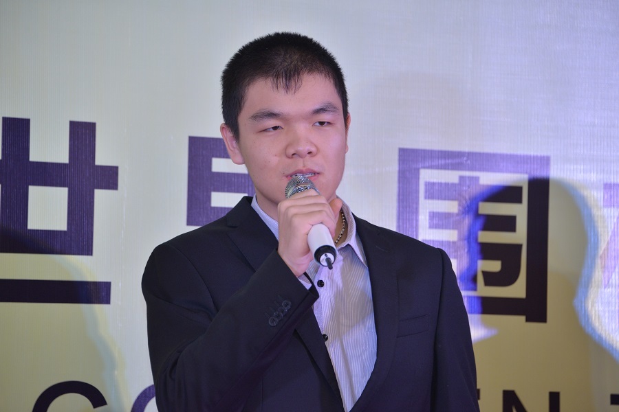 超時空偵探必備，holoEN與SuperGroupies三度聯名推Ame大氅與懷錶周邊