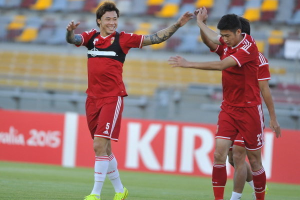 [流言板]糖小幽晒与Doinb带娃照：在成都咯