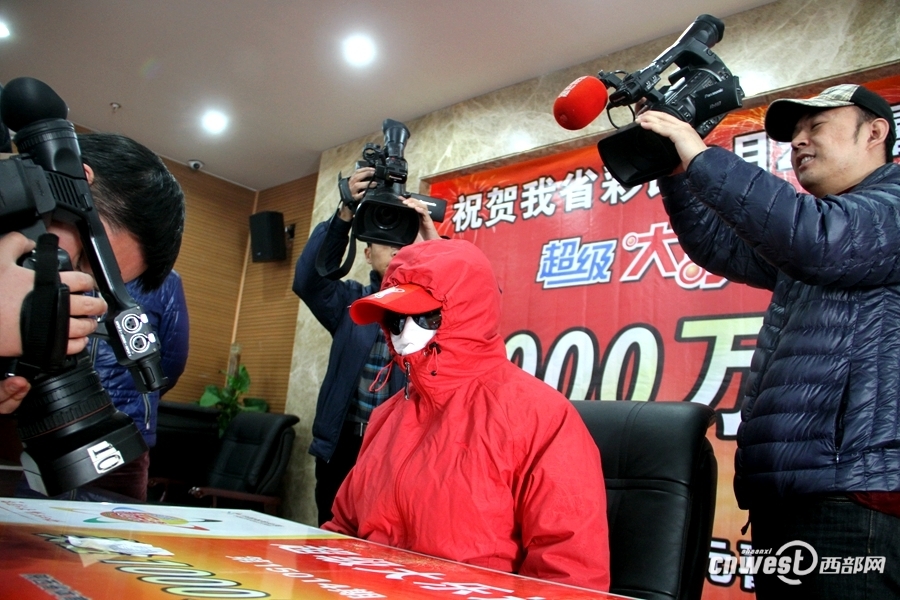 [流言板]復出后8勝2負！快船官方發布贏球海報：封面為科懷