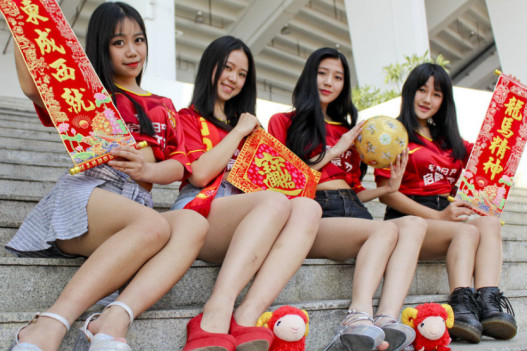 [流言板]詹姆斯：库里在场上最危险的时刻就是他打无球的时候