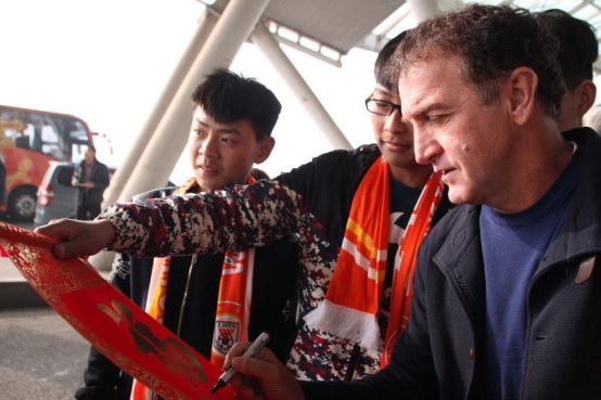 小傘玩中路ad和他玩adc有區別嗎？怎么一到輔助就這么多意見了。