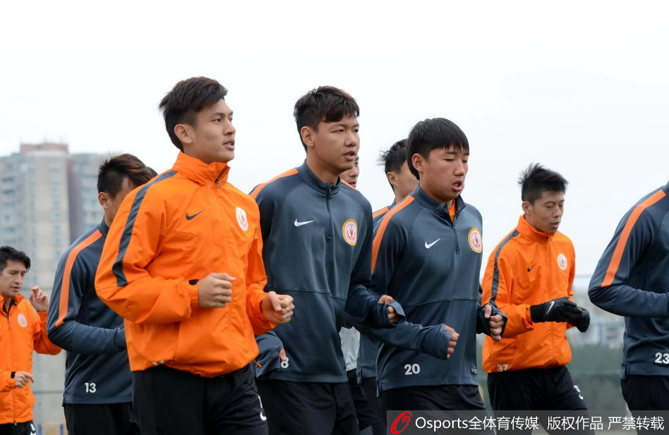 致勝搶斷？奎克利反擊沖擊轉身掉球 迪亞巴特回防直接搶斷！