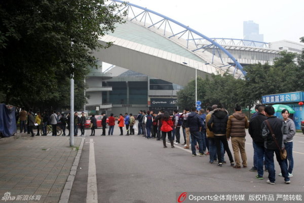 這才是你該做的！弗拉格強突頂著奎因 關鍵拋投打板2+1反超！