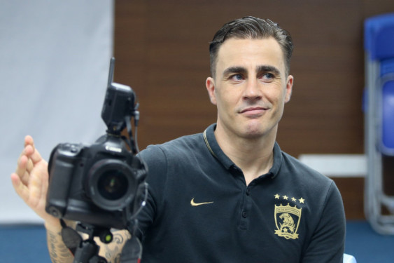 最頂級的牛馬，悲壯且無奈